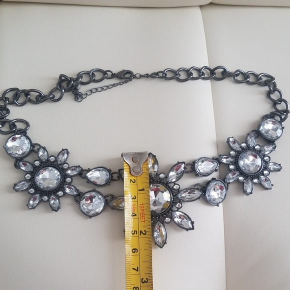 Gunmetal statement bib necklace - Picture 2 of 3